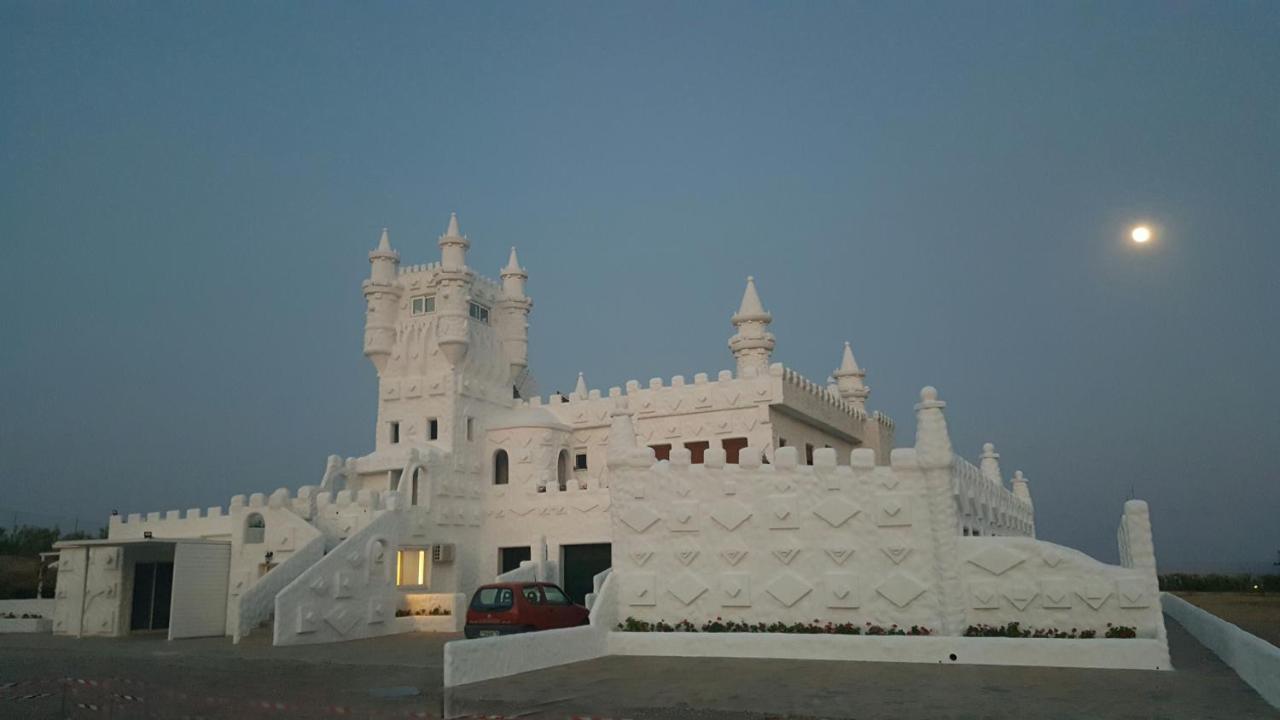 كوتاري Snow White Castle Apartment المظهر الخارجي الصورة