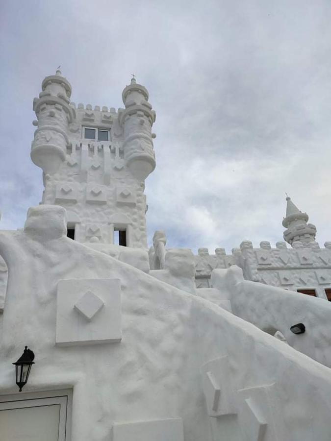 كوتاري Snow White Castle Apartment المظهر الخارجي الصورة